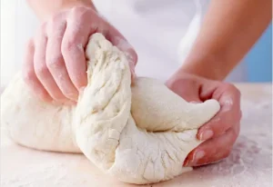 Cách Nhào Bột Nếp Đúng Chuẩn: Từ Nhiệt Độ Nước Đến Kỹ Thuật Nặn Bánh