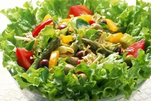 Những Món Salad Ngon Dễ Làm: 8 Công Thức Từ Đơn Giản Đến Chất Lượng