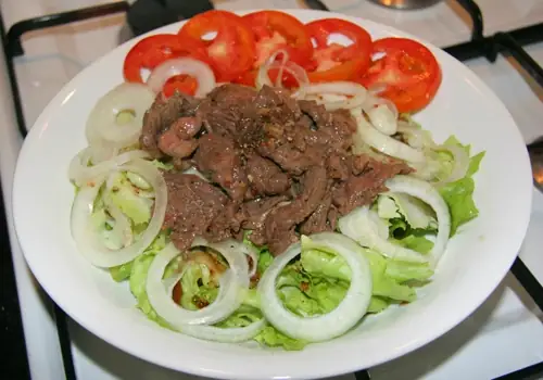 Thịt Bò Sốt Xà Lách