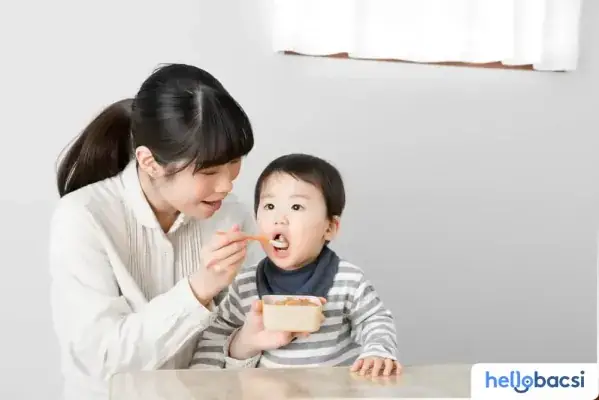 Thực Đơn Ăn Cơm Cho Bé 0-1 Tuổi: Hướng Dẫn Toàn Tập Từ Chuyên Gia Dinh Dưỡng