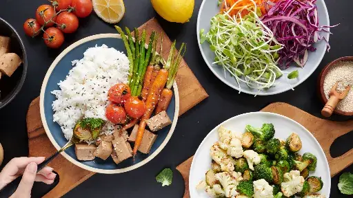 Thực Đơn Ăn Chay Trong Một Ngày: Hướng Dẫn Cân Bằng Dinh Dưỡng Cho Người Mới Bắt Đầu